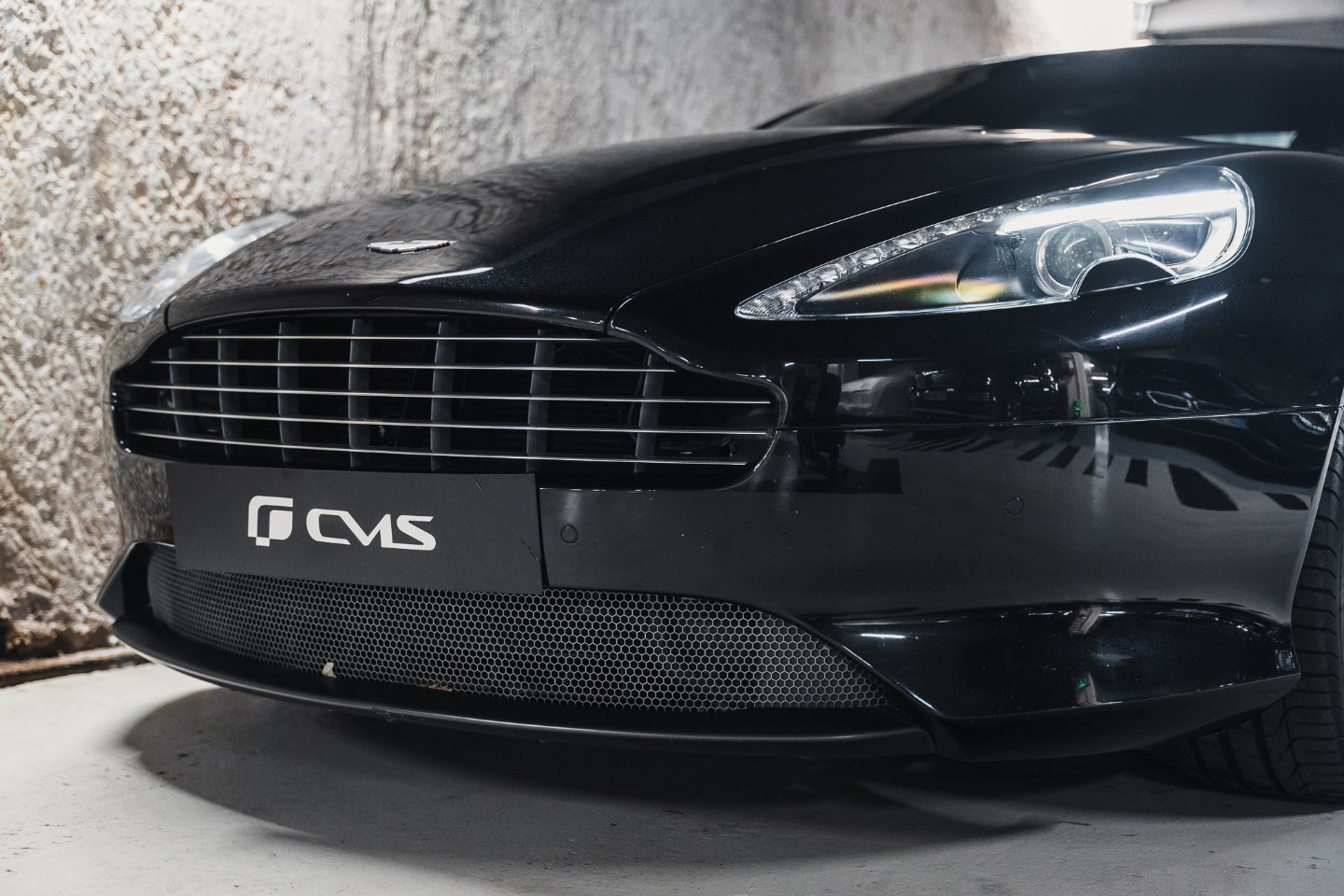 
                                                Voiture
                                                 Aston Martin DB9 (III) V12 6.0 517
