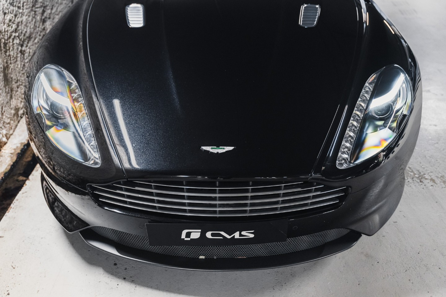 
                                                Voiture
                                                 Aston Martin DB9 (III) V12 6.0 517