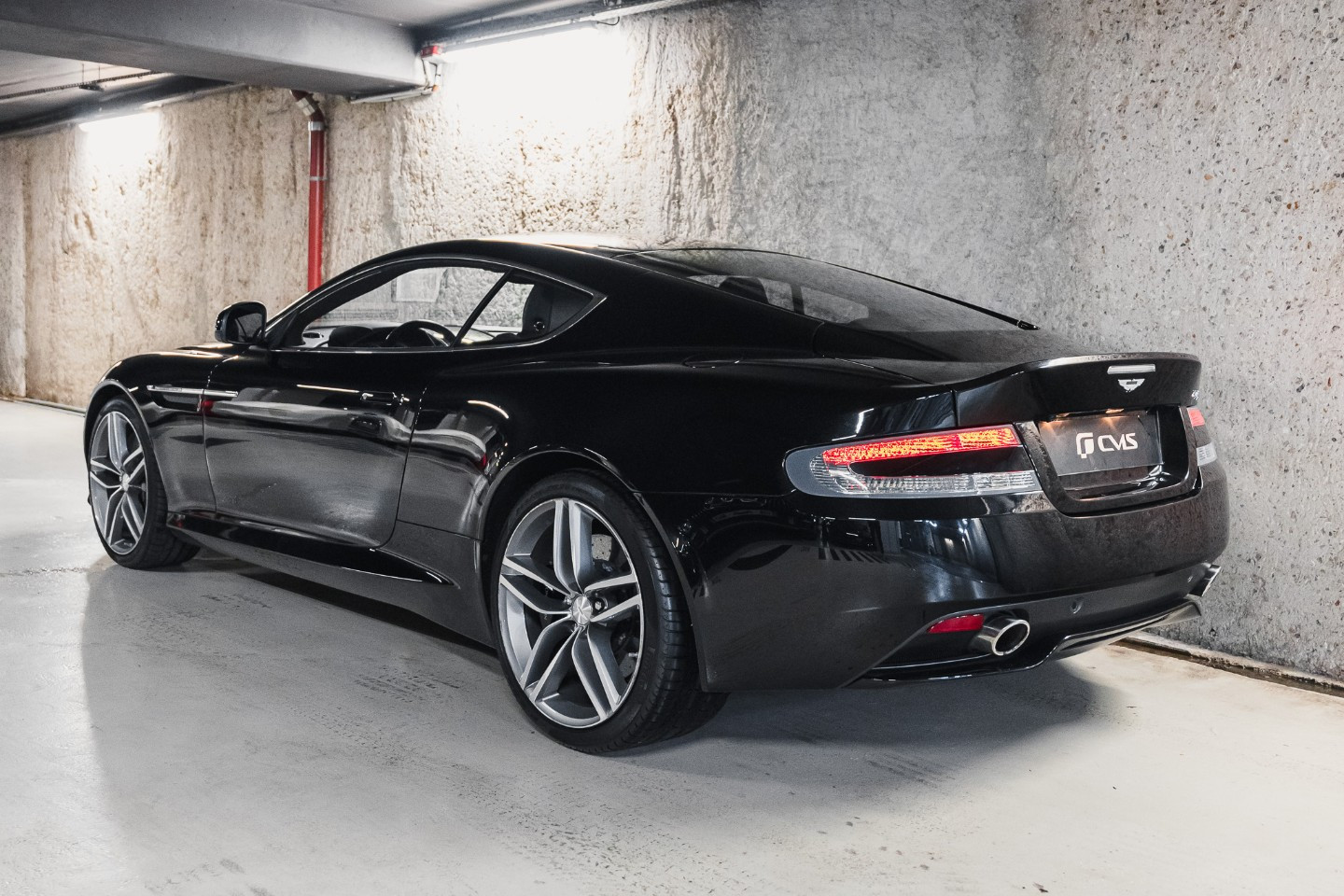 
                                                Voiture
                                                 Aston Martin DB9 (III) V12 6.0 517