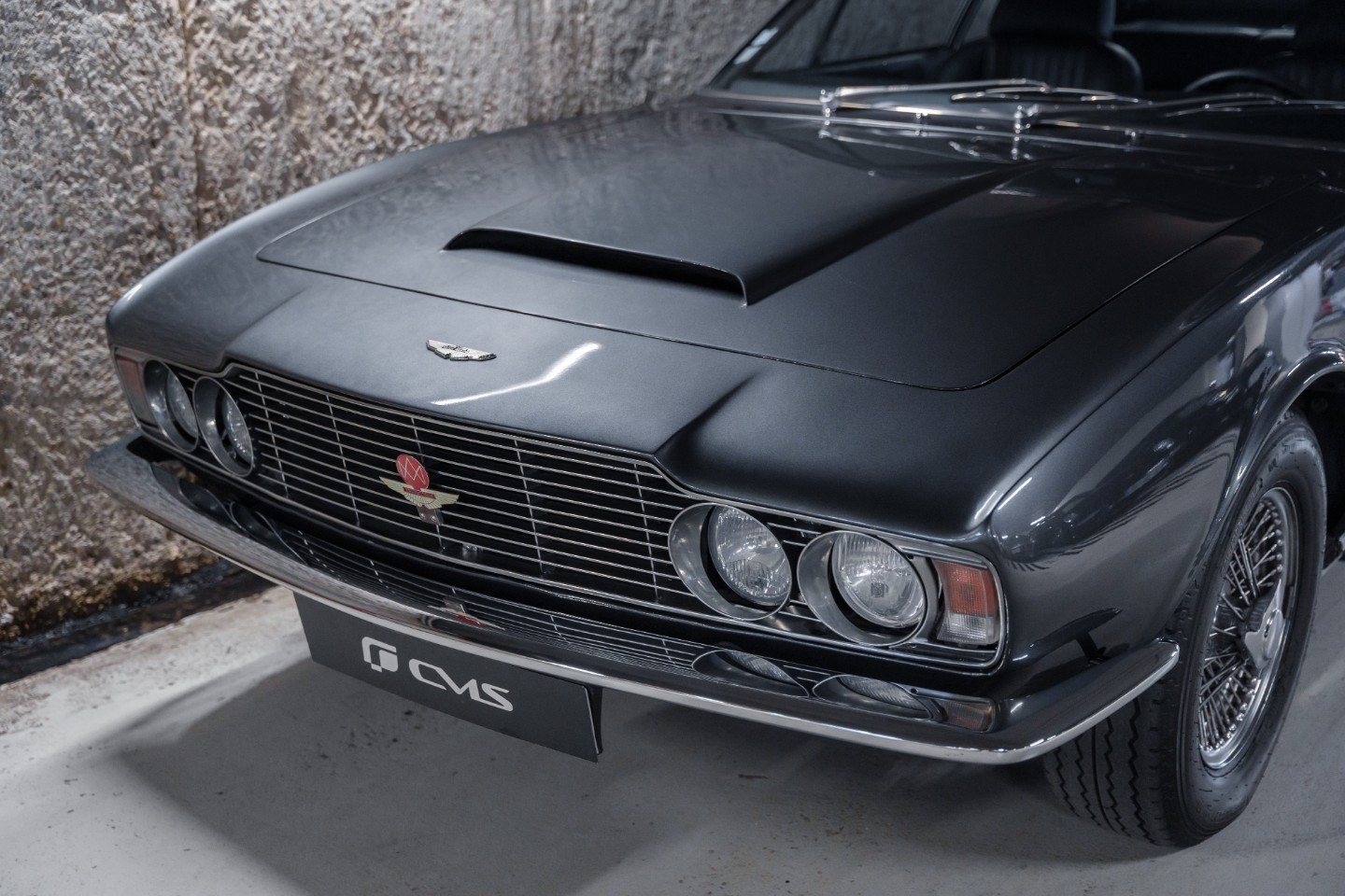 
                                                Voiture
                                                 Aston Martin DBS L6 Saloon