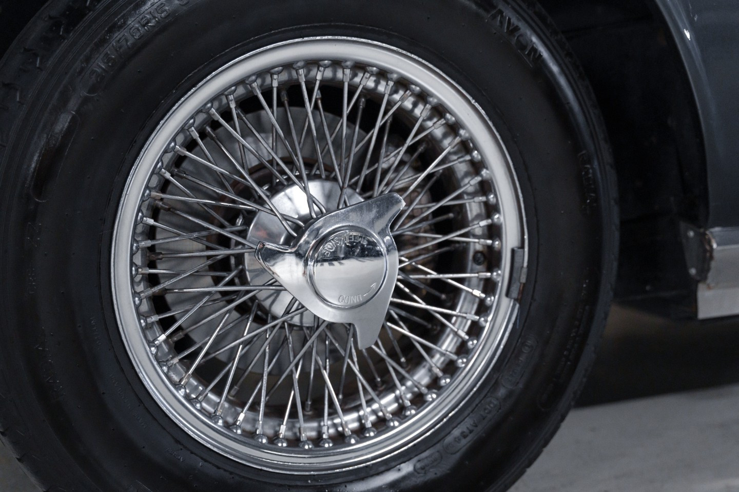 
                                                Voiture
                                                 Aston Martin DBS L6 Saloon