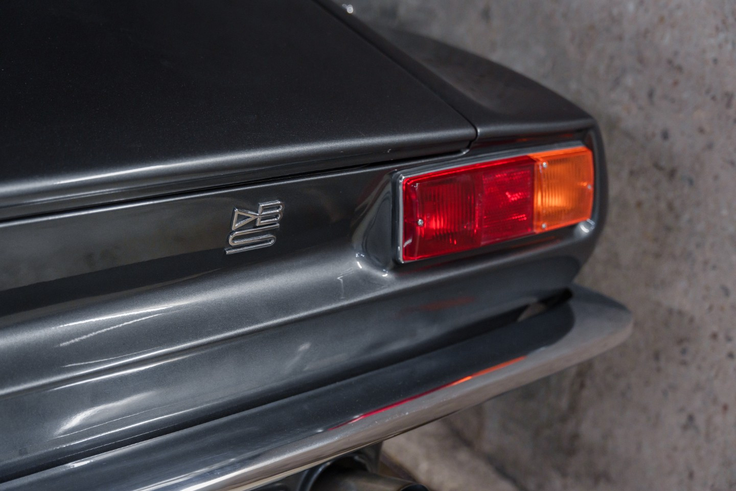 
                                                Voiture
                                                 Aston Martin DBS L6 Saloon