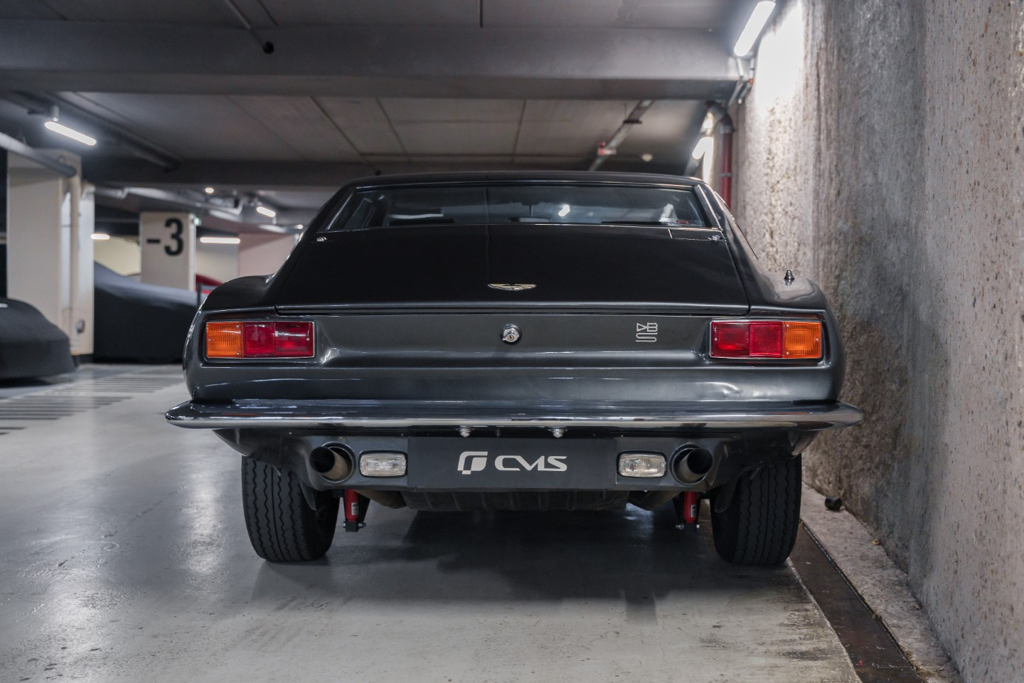 
                                                Voiture
                                                 Aston Martin DBS L6 Saloon