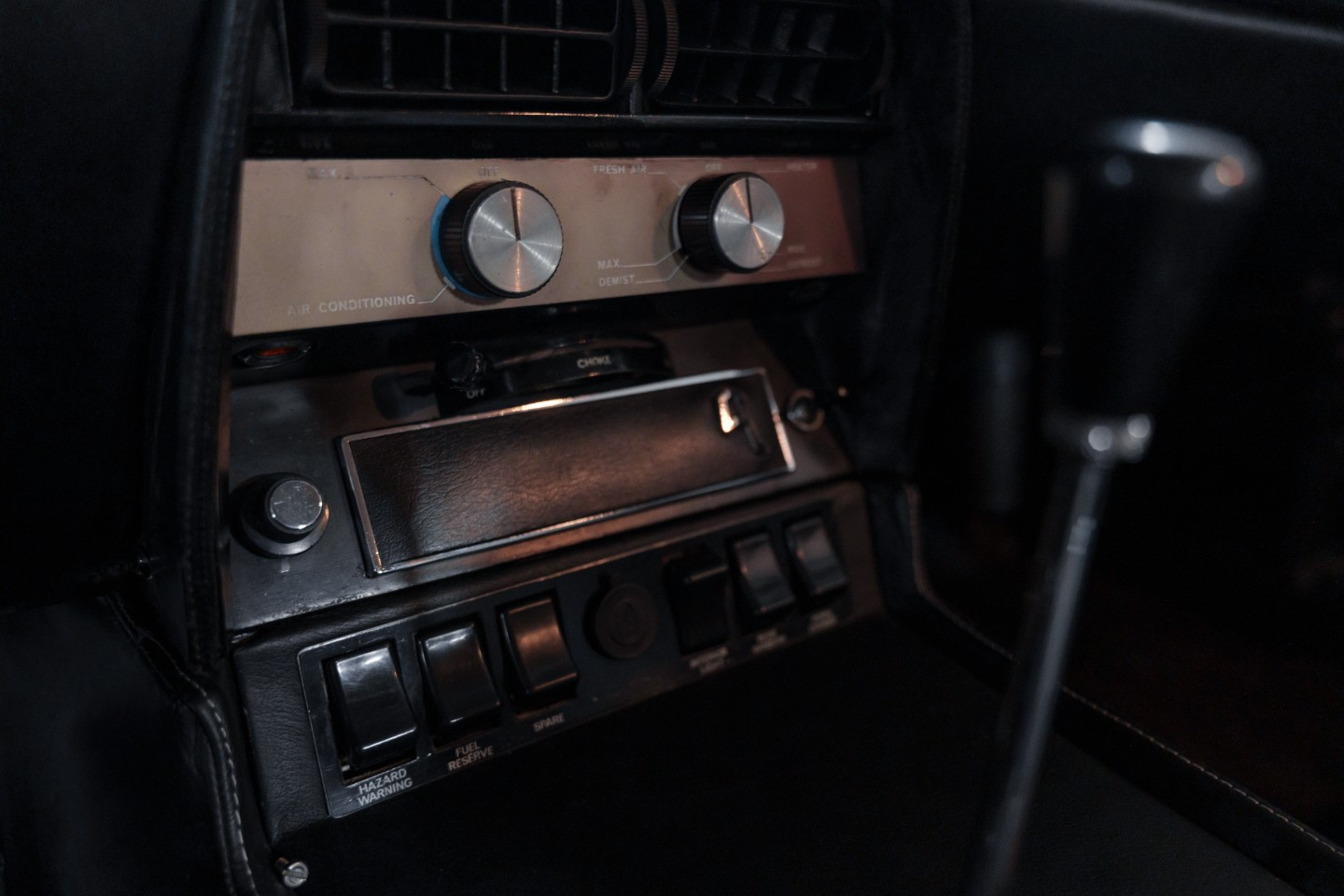 
                                                Voiture
                                                 Aston Martin DBS L6 Saloon