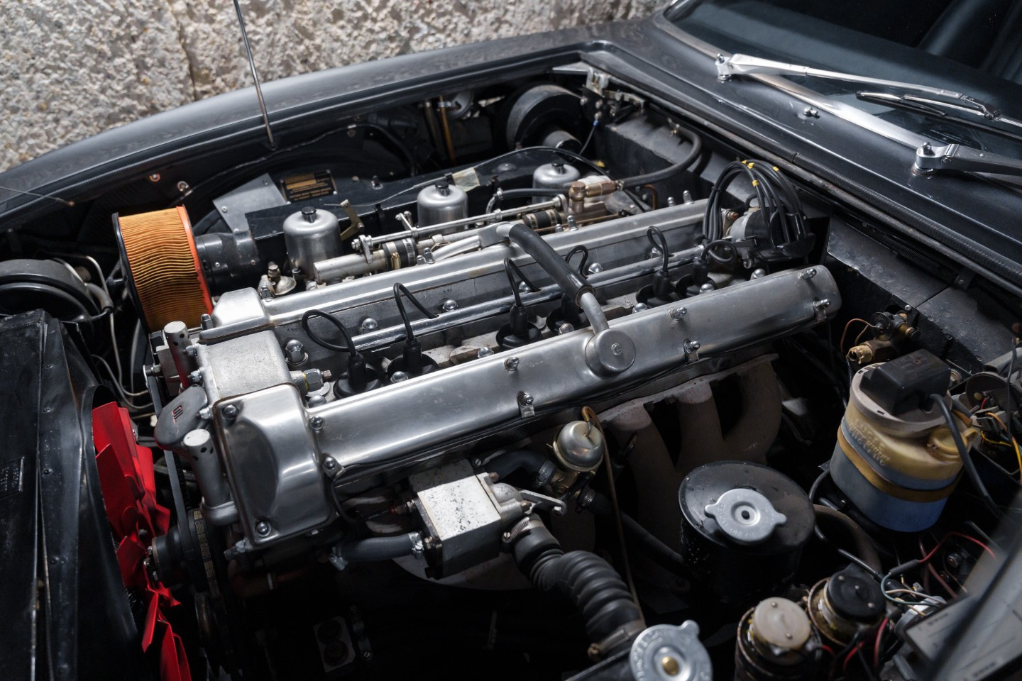 
                                                Voiture
                                                 Aston Martin DBS L6 Saloon