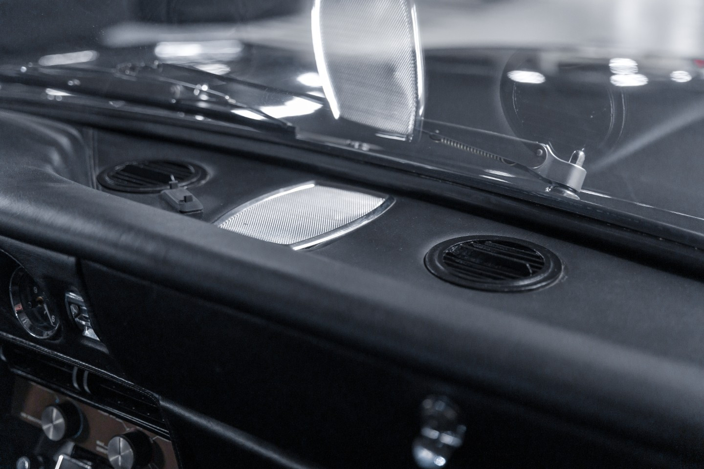 
                                                Voiture
                                                 Aston Martin DBS L6 Saloon