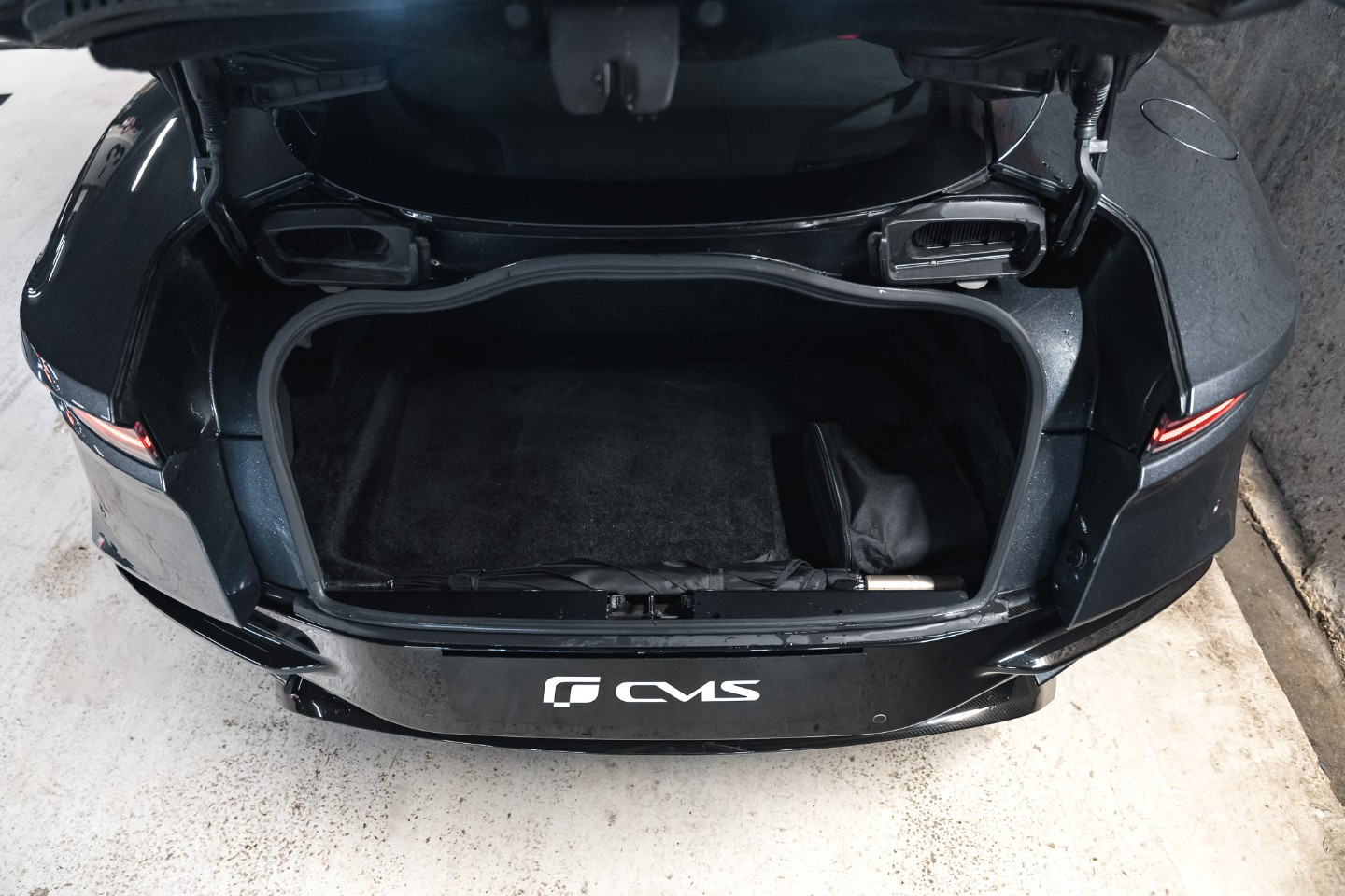 
                                                Voiture
                                                 Aston Martin DBS Superleggera V12 5.2 725