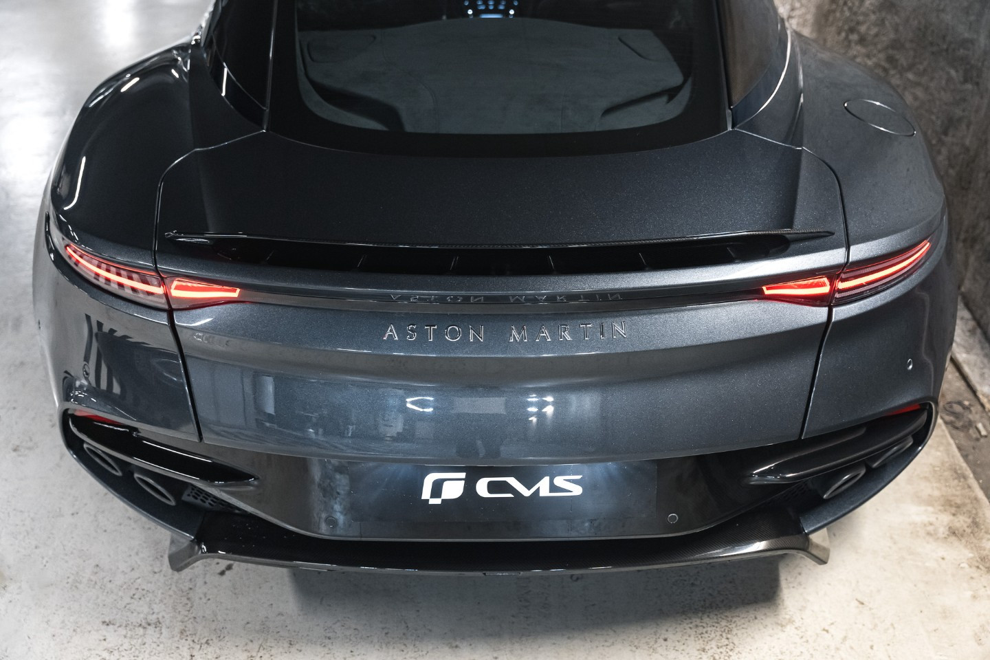 
                                                Voiture
                                                 Aston Martin DBS Superleggera V12 5.2 725