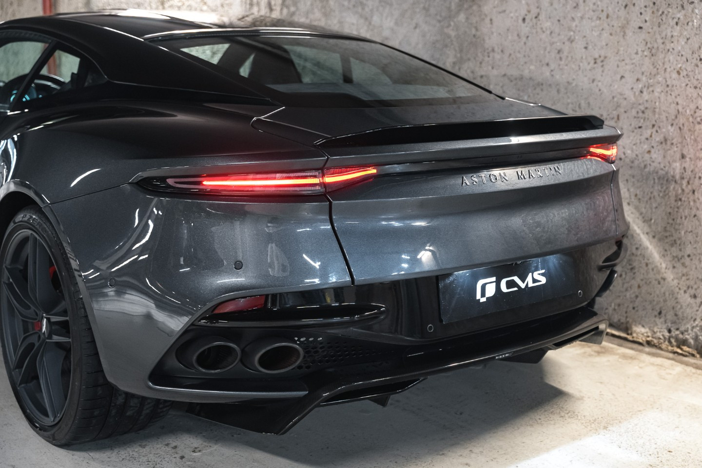 
                                                Voiture
                                                 Aston Martin DBS Superleggera V12 5.2 725