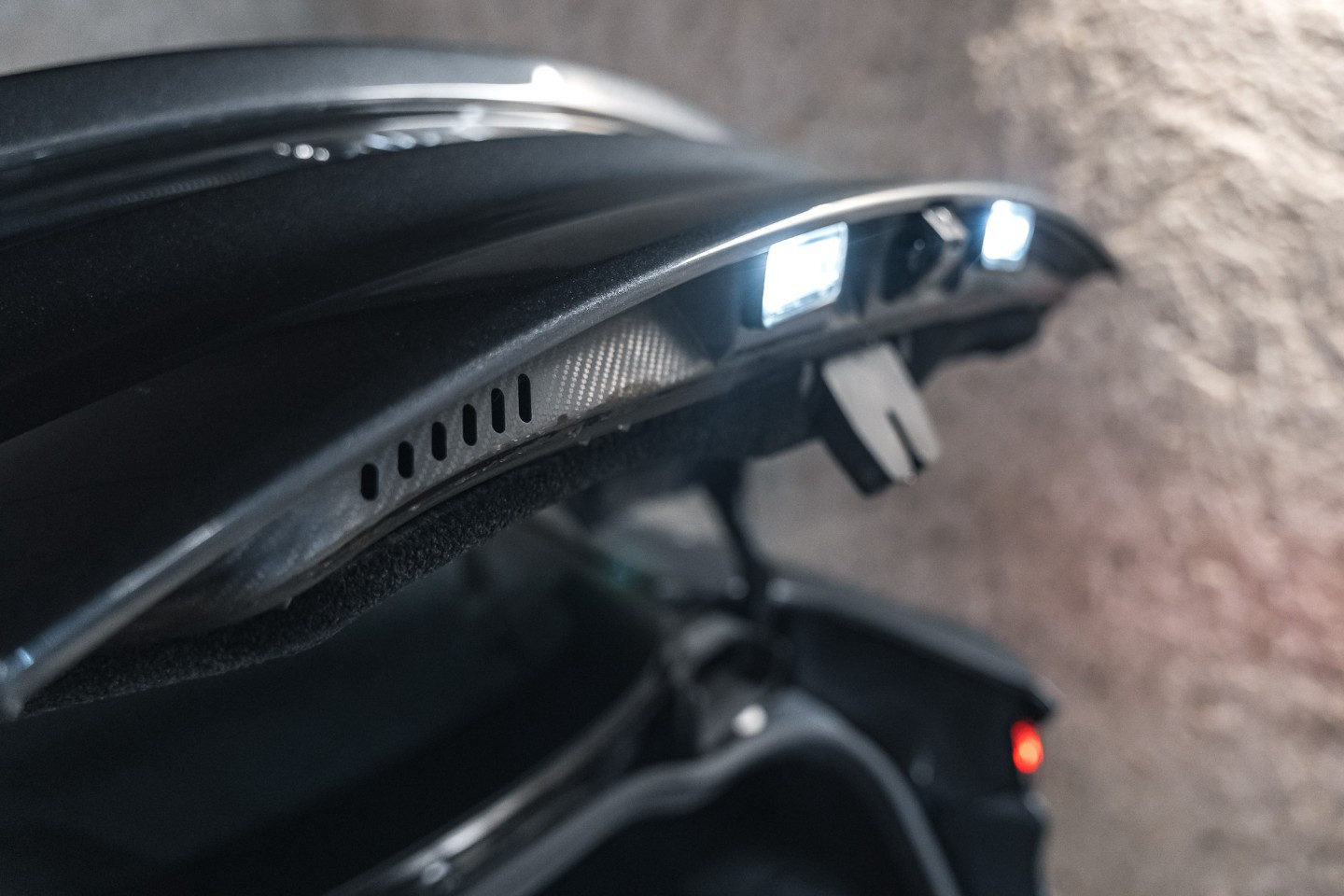 
                                                Voiture
                                                 Aston Martin DBS Superleggera V12 5.2 725