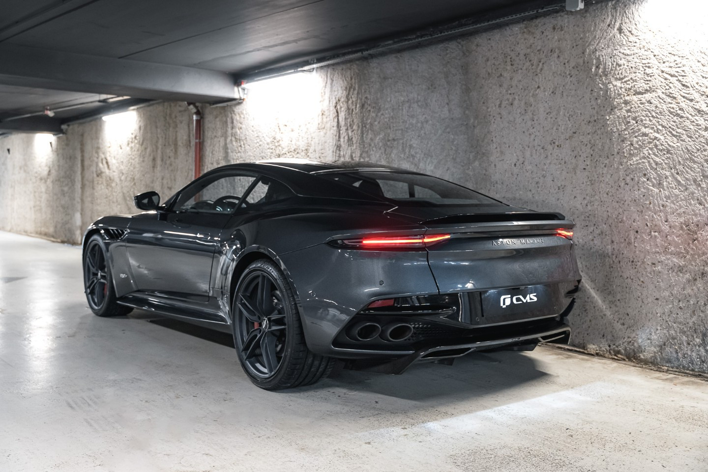 
                                                Voiture
                                                 Aston Martin DBS Superleggera V12 5.2 725