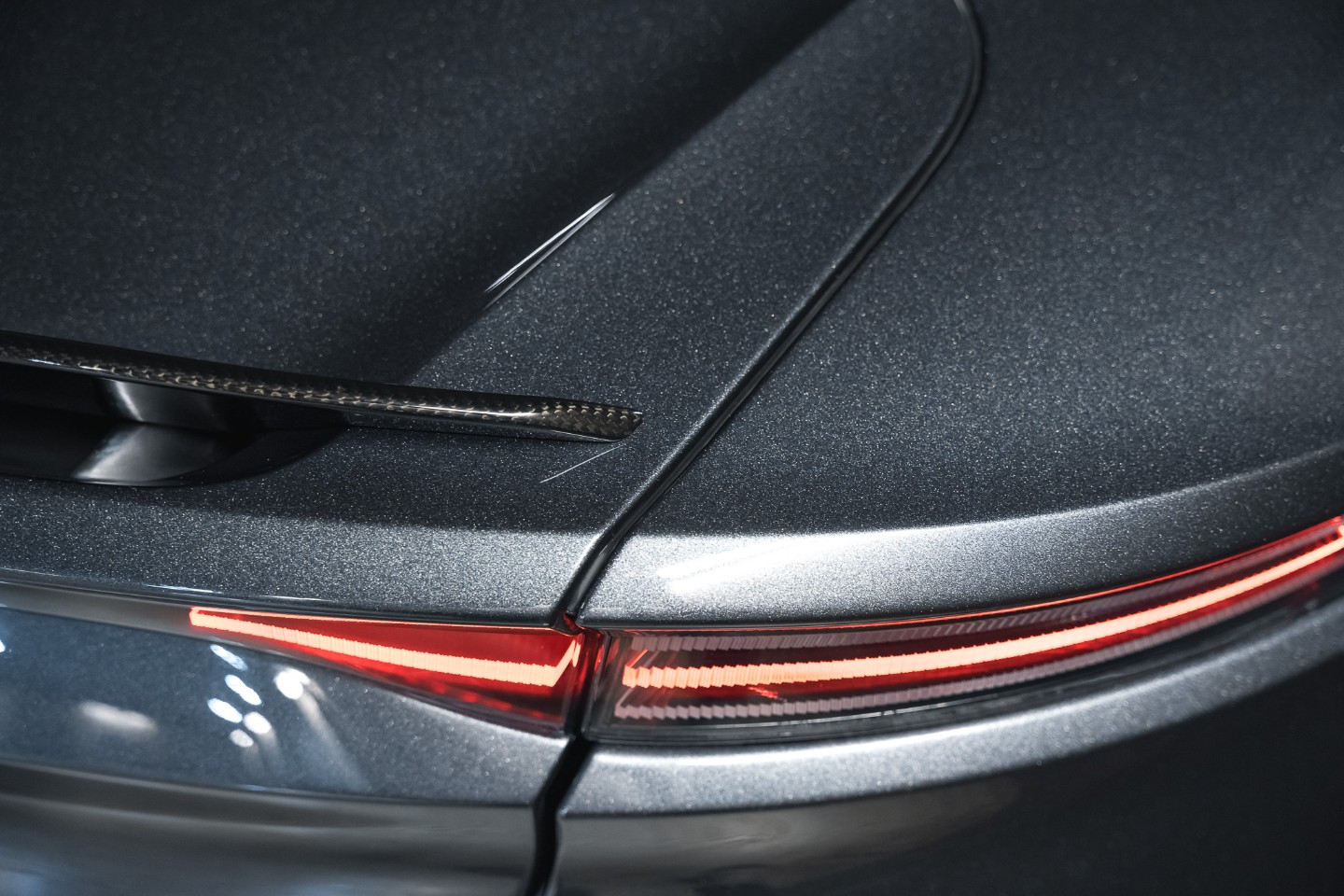 
                                                Voiture
                                                 Aston Martin DBS Superleggera V12 5.2 725