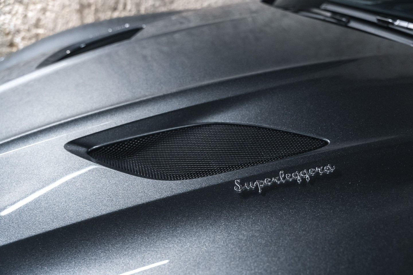
                                                Voiture
                                                 Aston Martin DBS Superleggera V12 5.2 725