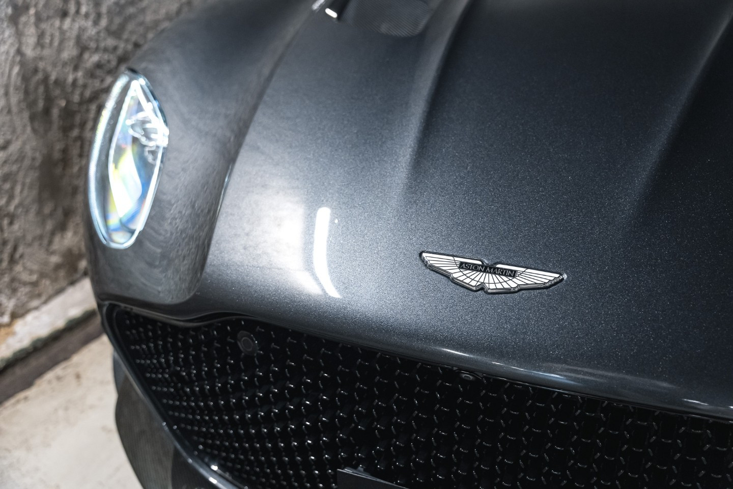 
                                                Voiture
                                                 Aston Martin DBS Superleggera V12 5.2 725