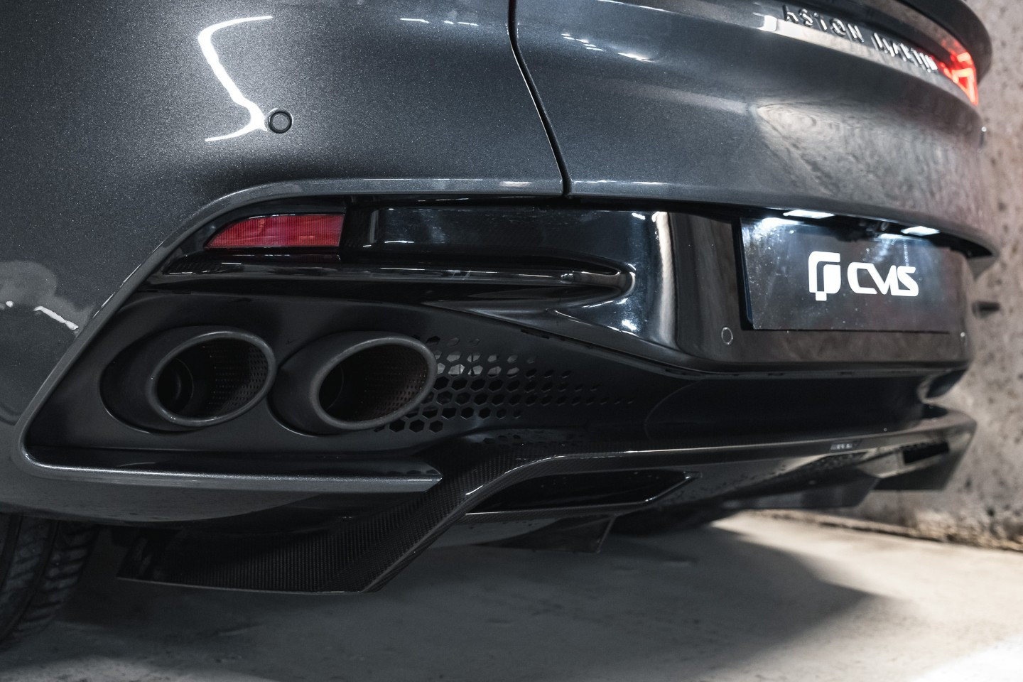 
                                                Voiture
                                                 Aston Martin DBS Superleggera V12 5.2 725