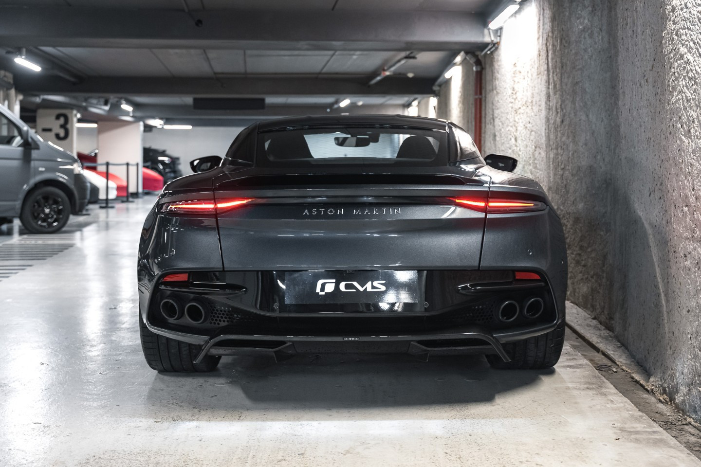 
                                                Voiture
                                                 Aston Martin DBS Superleggera V12 5.2 725