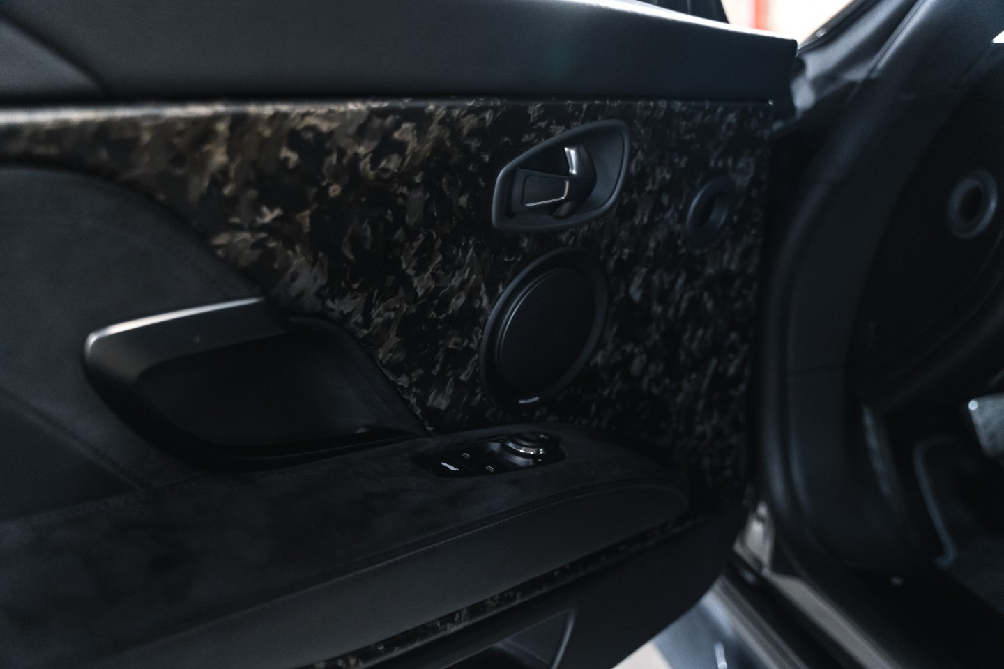 
                                                Voiture
                                                 Aston Martin DBS Superleggera V12 5.2 725