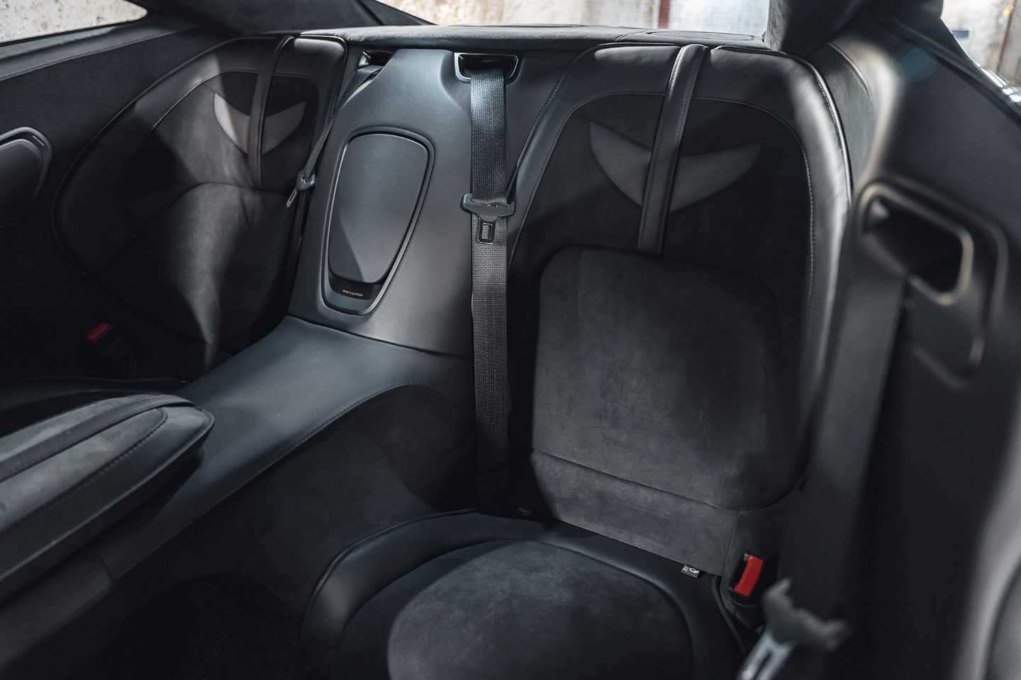 
                                                Voiture
                                                 Aston Martin DBS Superleggera V12 5.2 725