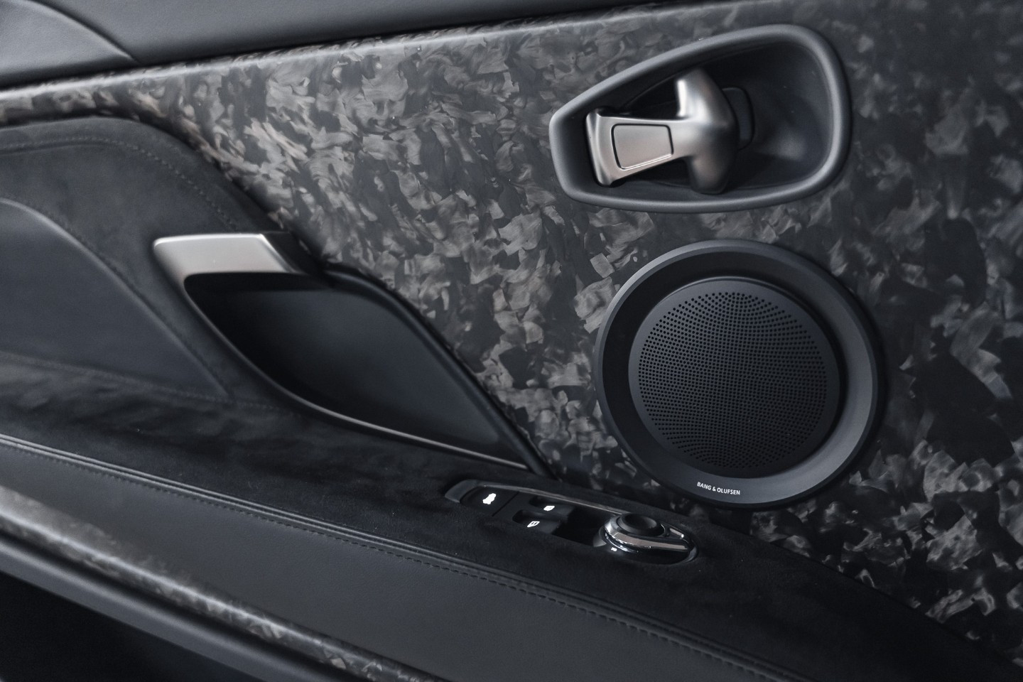 
                                                Voiture
                                                 Aston Martin DBS Superleggera V12 5.2 725