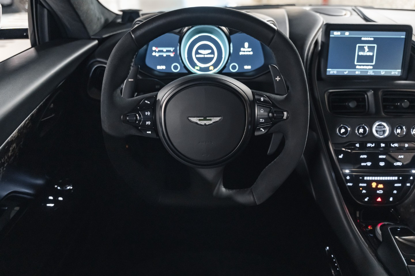 
                                                Voiture
                                                 Aston Martin DBS Superleggera V12 5.2 725