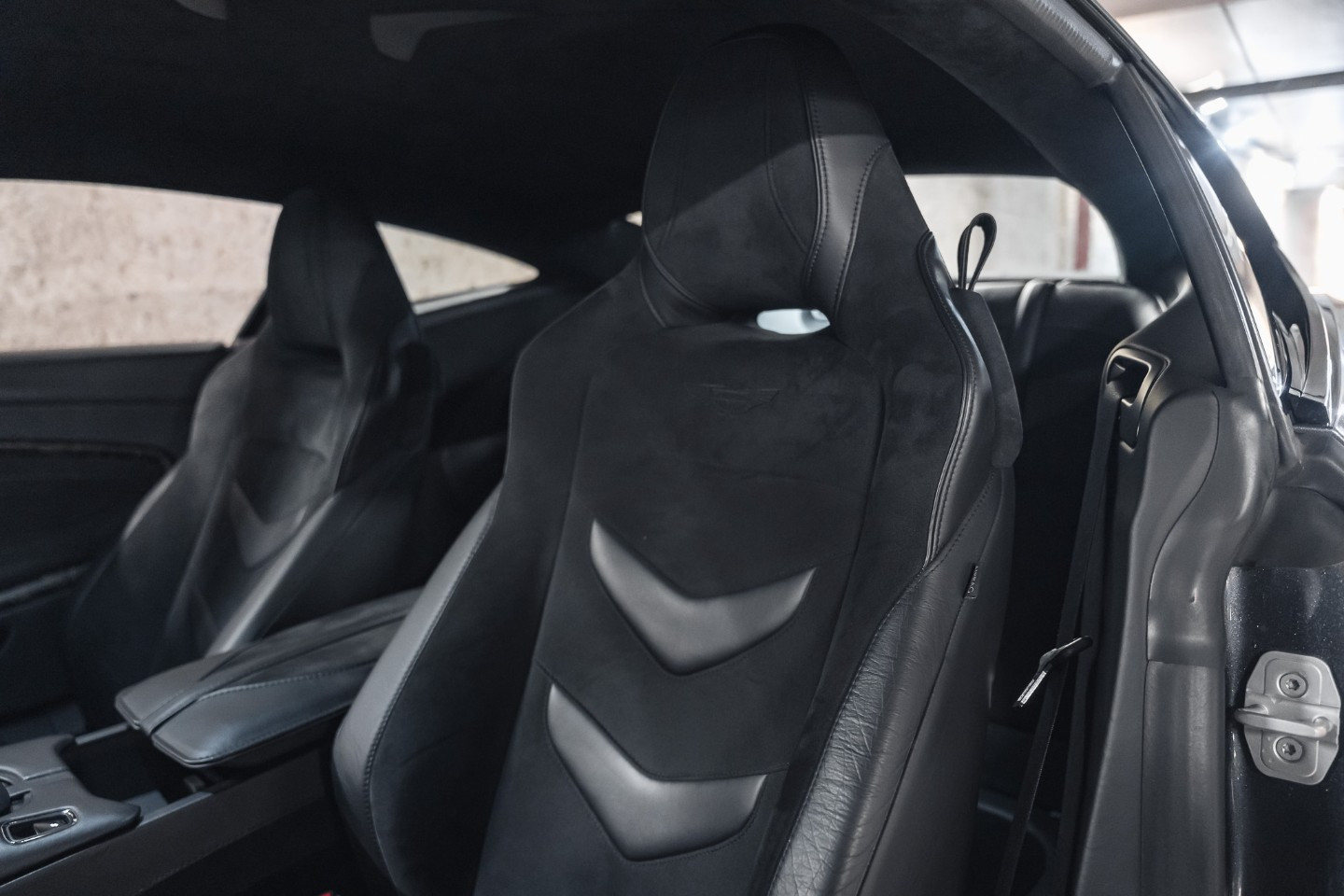 
                                                Voiture
                                                 Aston Martin DBS Superleggera V12 5.2 725