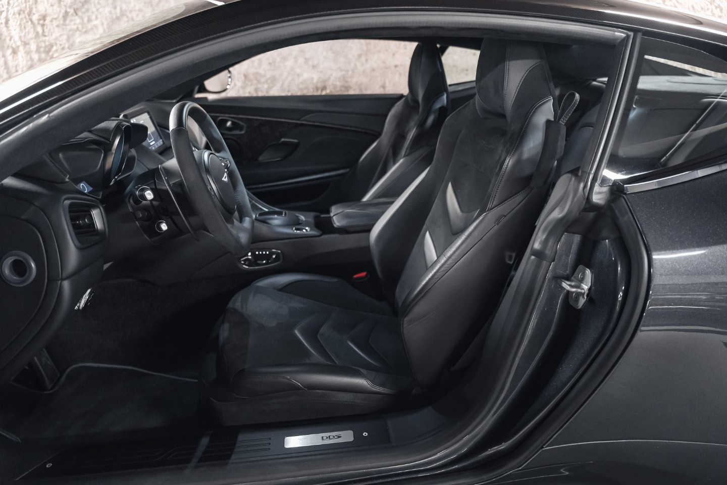 
                                                Voiture
                                                 Aston Martin DBS Superleggera V12 5.2 725