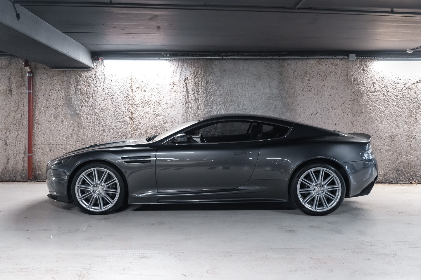 
                                                Voiture
                                                 Aston Martin DBS V12 5.9 517 Touchtronic