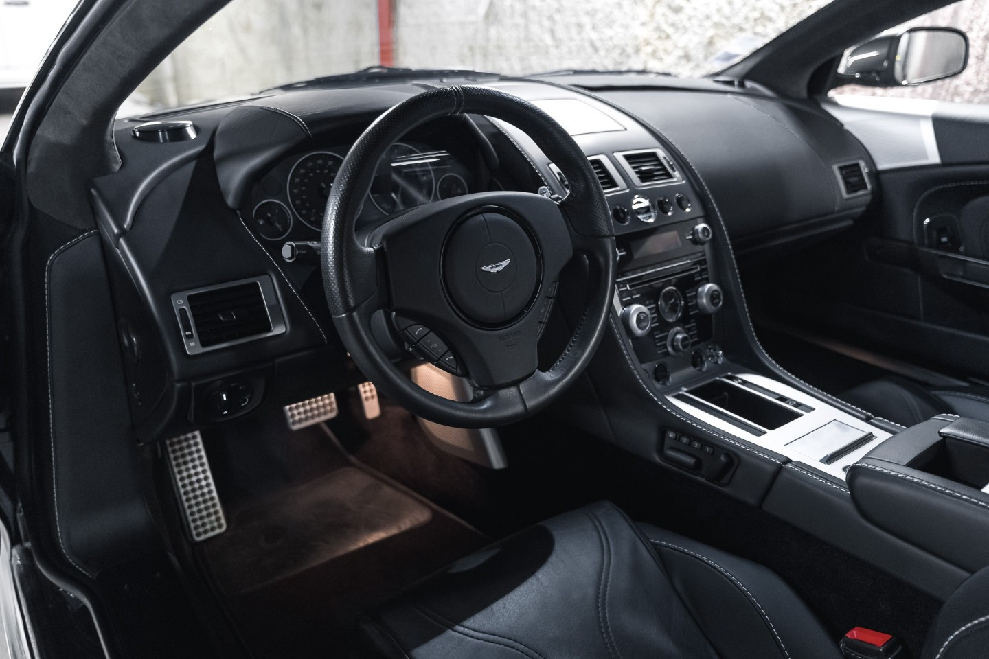 
                                                Voiture
                                                 Aston Martin DBS V12 5.9 517 Touchtronic