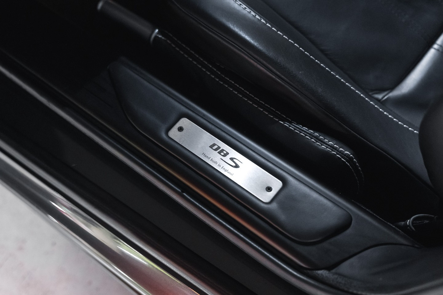 
                                                Voiture
                                                 Aston Martin DBS V12 5.9 517 Touchtronic