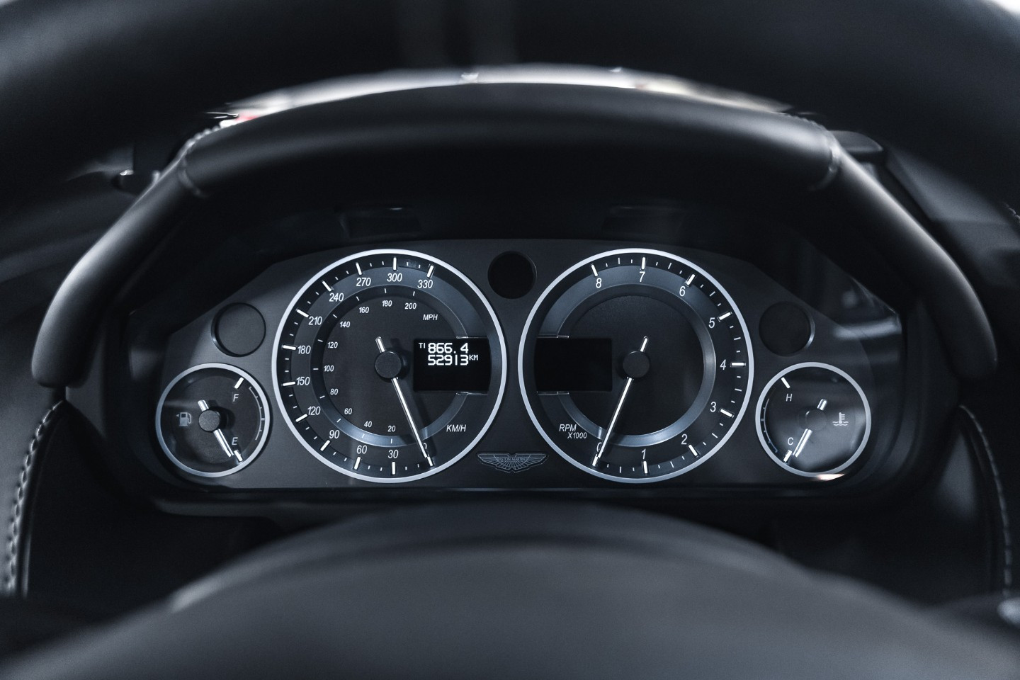 
                                                Voiture
                                                 Aston Martin DBS V12 5.9 517 Touchtronic