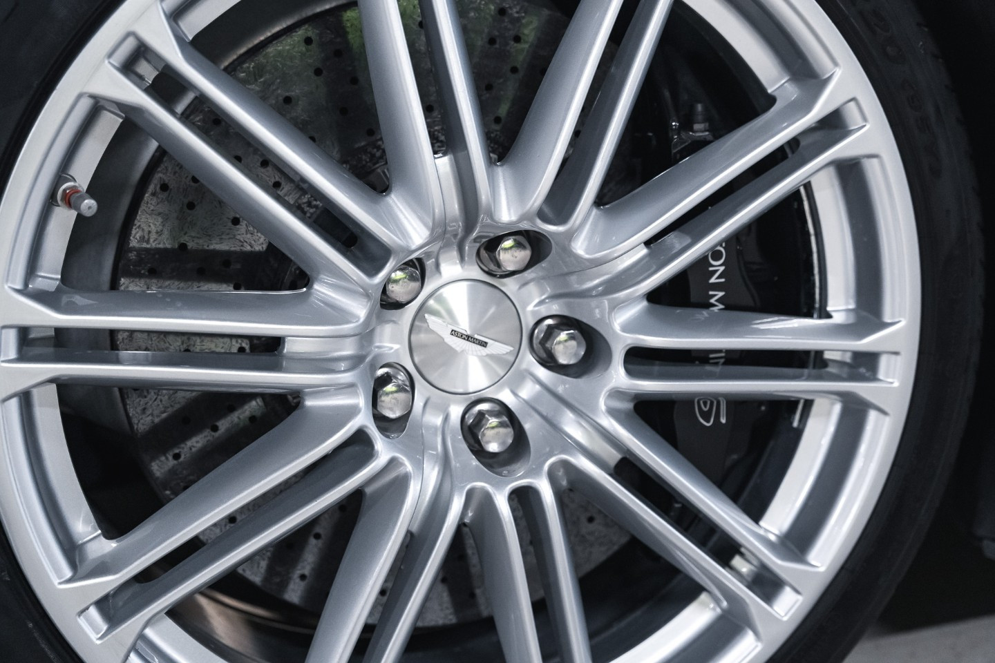 
                                                Voiture
                                                 Aston Martin DBS V12 5.9 517 Touchtronic