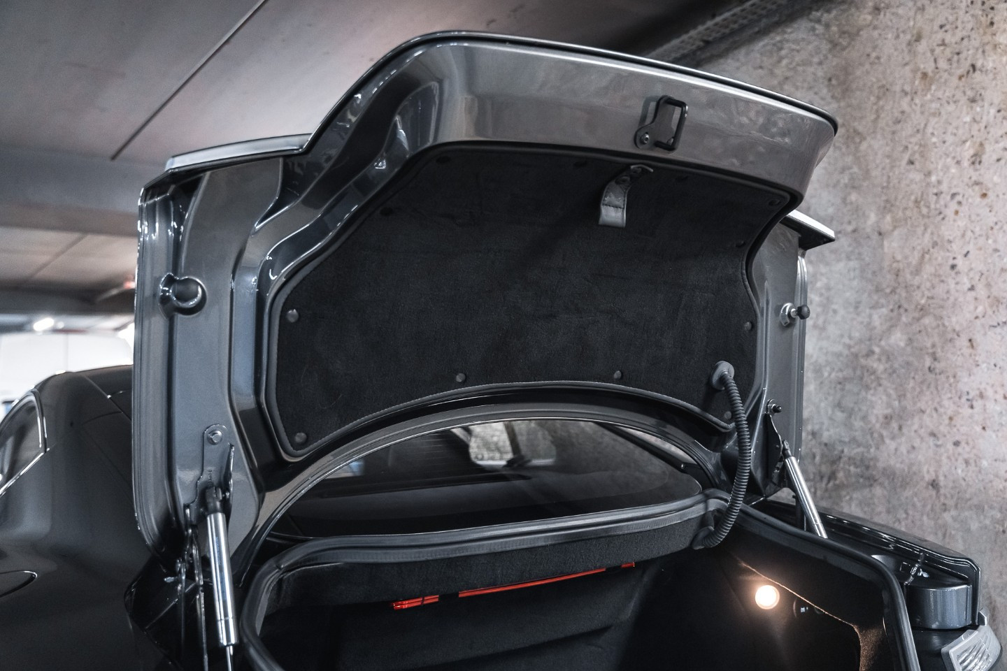 
                                                Voiture
                                                 Aston Martin DBS V12 5.9 517 Touchtronic