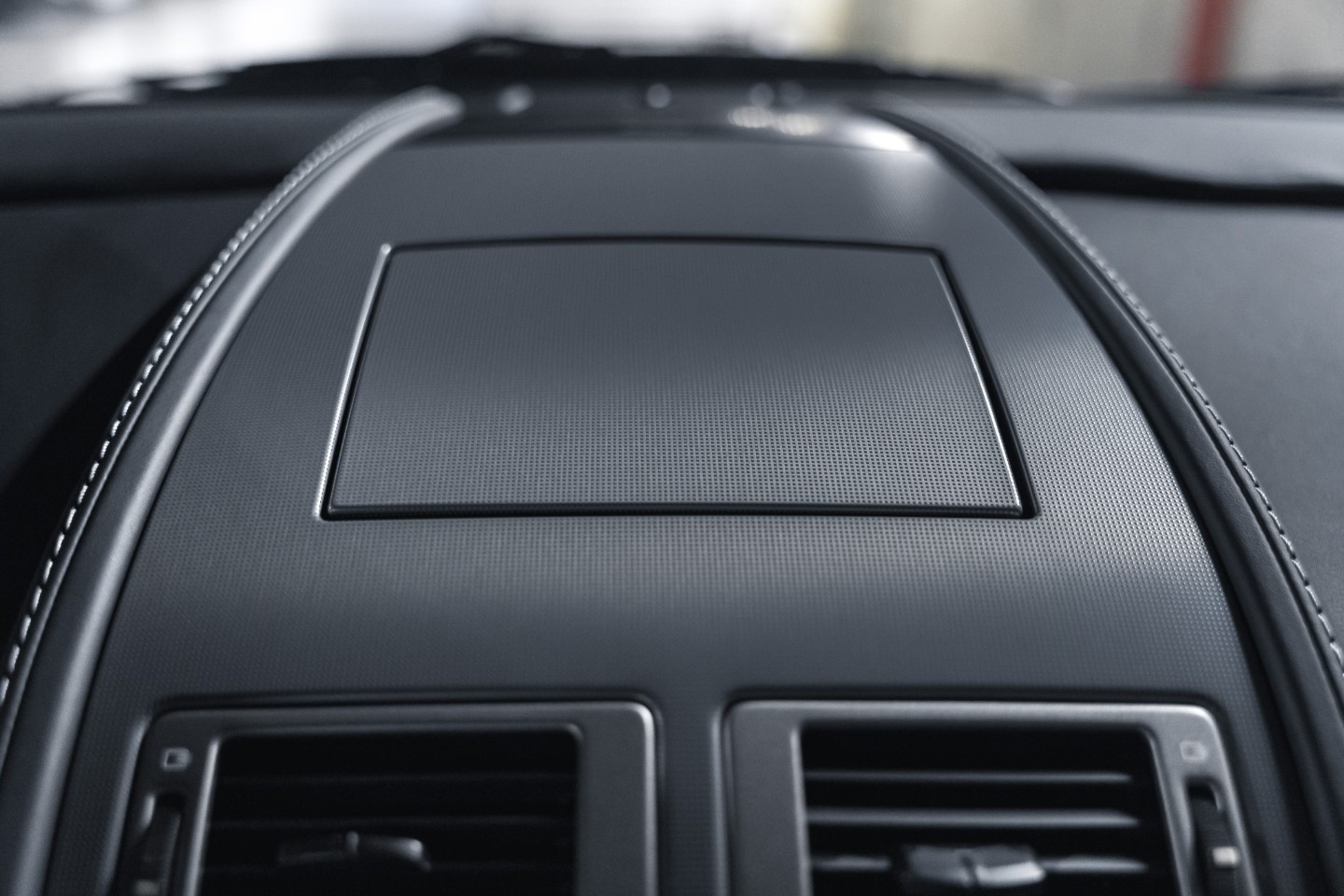 
                                                Voiture
                                                 Aston Martin DBS V12 5.9 517 Touchtronic