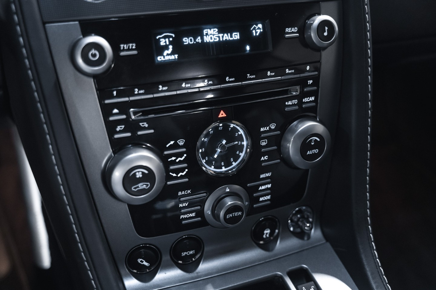 
                                                Voiture
                                                 Aston Martin DBS V12 5.9 517 Touchtronic