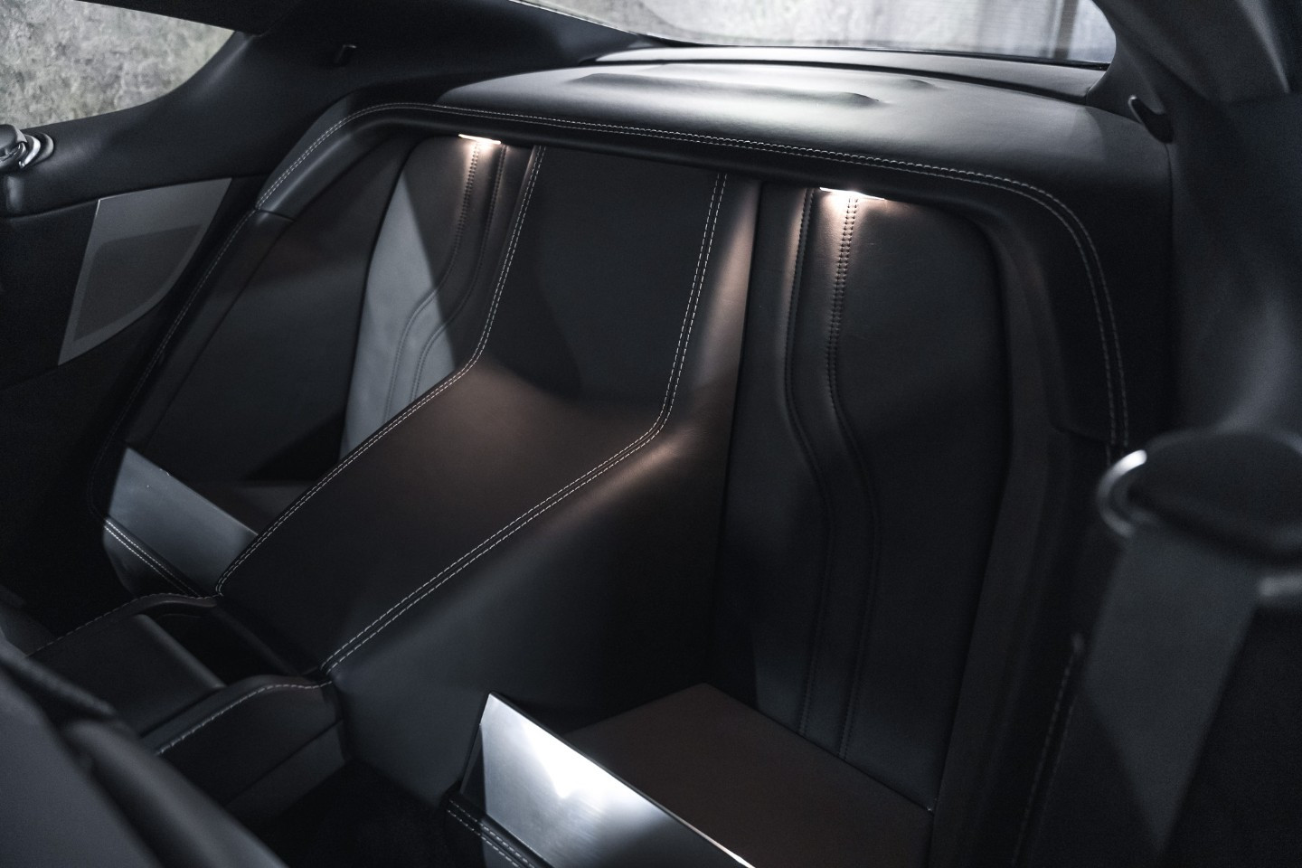 
                                                Voiture
                                                 Aston Martin DBS V12 5.9 517 Touchtronic