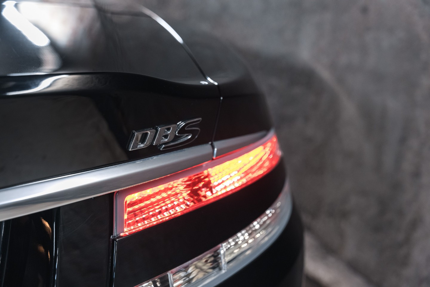 
                                                Voiture
                                                 Aston Martin DBS Volante V12 5.9 517 Touchtronic 2