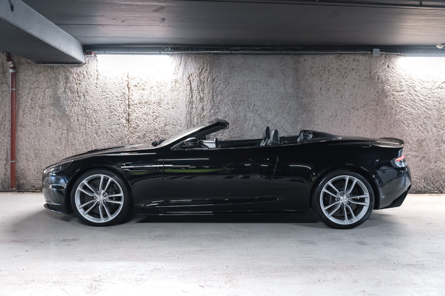 
                                                Voiture
                                                 Aston Martin DBS Volante V12 5.9 517 Touchtronic 2