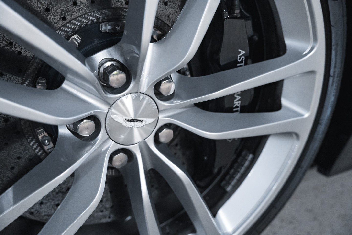 
                                                Voiture
                                                 Aston Martin DBS Volante V12 5.9 517 Touchtronic 2