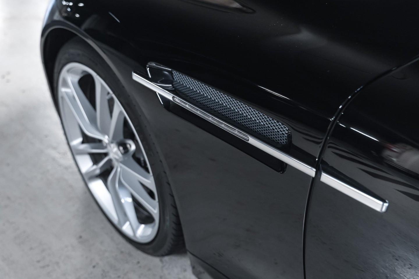 
                                                Voiture
                                                 Aston Martin DBS Volante V12 5.9 517 Touchtronic 2