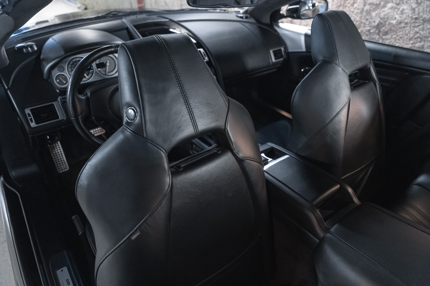 
                                                Voiture
                                                 Aston Martin DBS Volante V12 5.9 517 Touchtronic 2