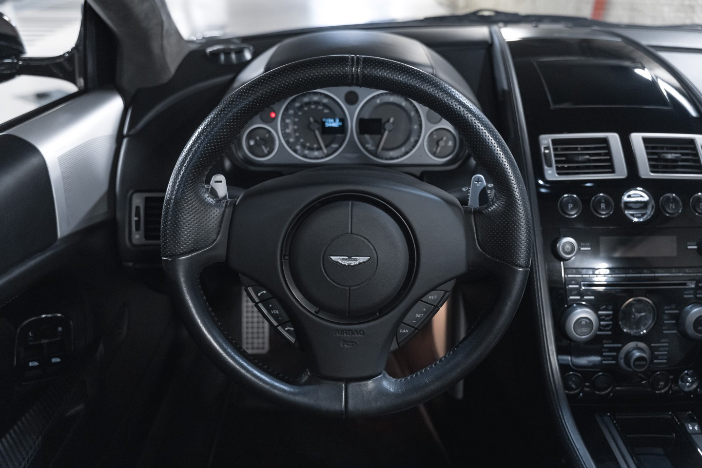 
                                                Voiture
                                                 Aston Martin DBS Volante V12 5.9 517 Touchtronic 2