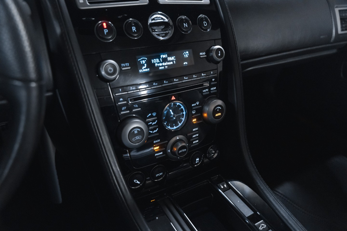 
                                                Voiture
                                                 Aston Martin DBS Volante V12 5.9 517 Touchtronic 2