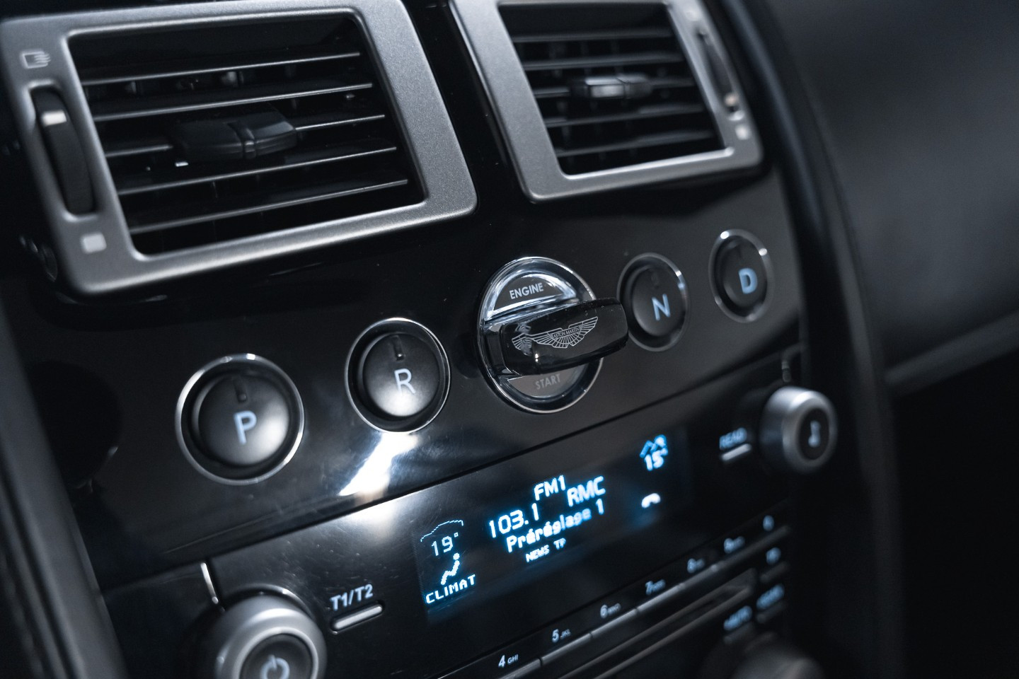 
                                                Voiture
                                                 Aston Martin DBS Volante V12 5.9 517 Touchtronic 2