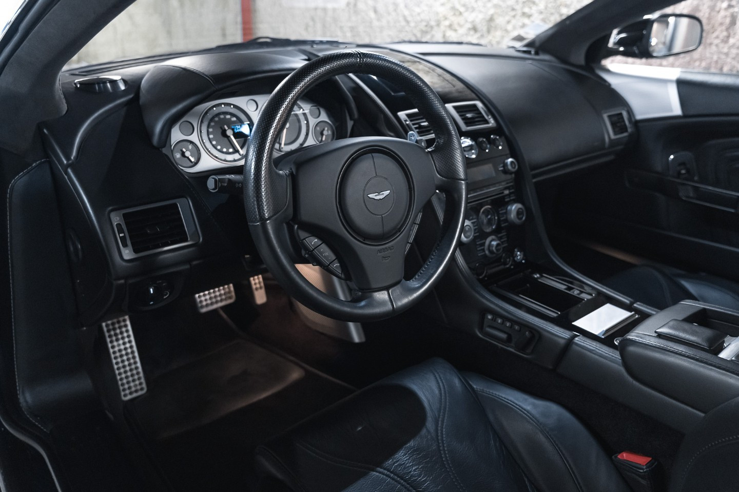 
                                                Voiture
                                                 Aston Martin DBS Volante V12 5.9 517 Touchtronic 2