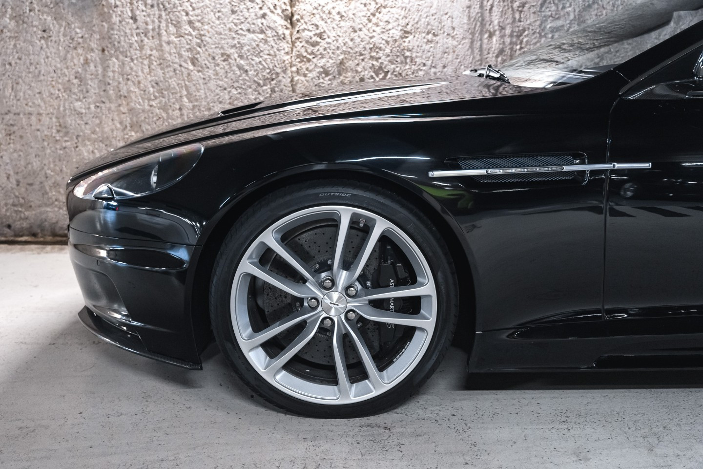 
                                                Voiture
                                                 Aston Martin DBS Volante V12 5.9 517 Touchtronic 2