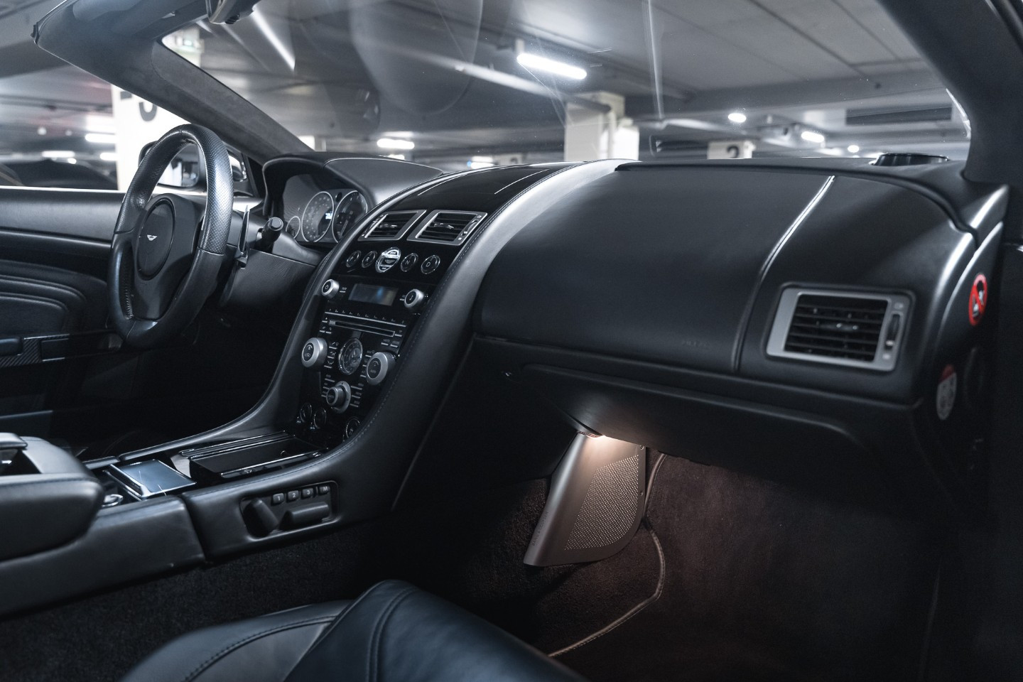 
                                                Voiture
                                                 Aston Martin DBS Volante V12 5.9 517 Touchtronic 2