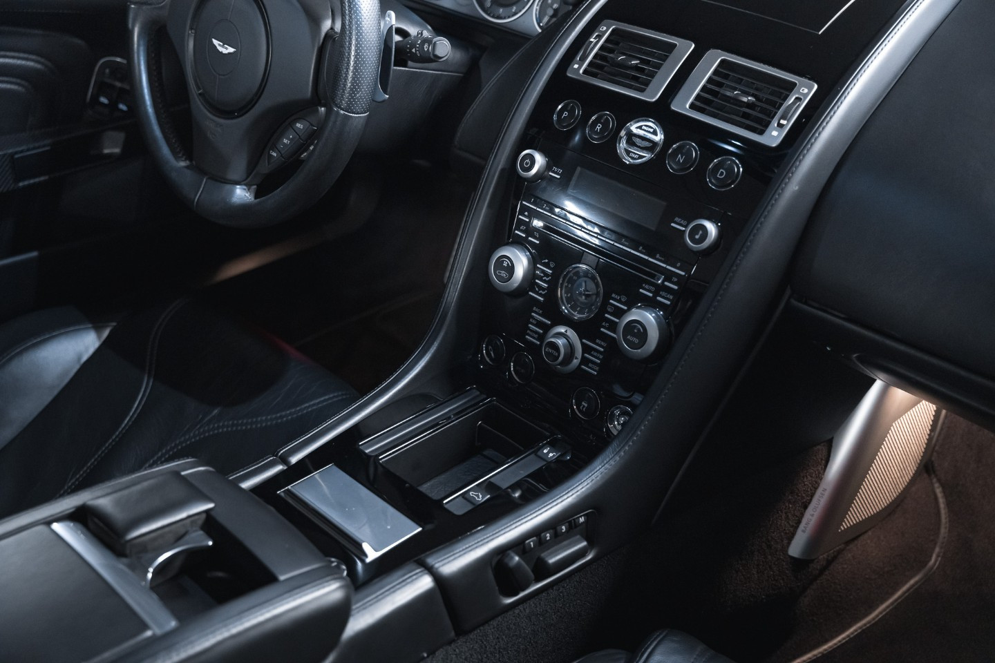 
                                                Voiture
                                                 Aston Martin DBS Volante V12 5.9 517 Touchtronic 2
