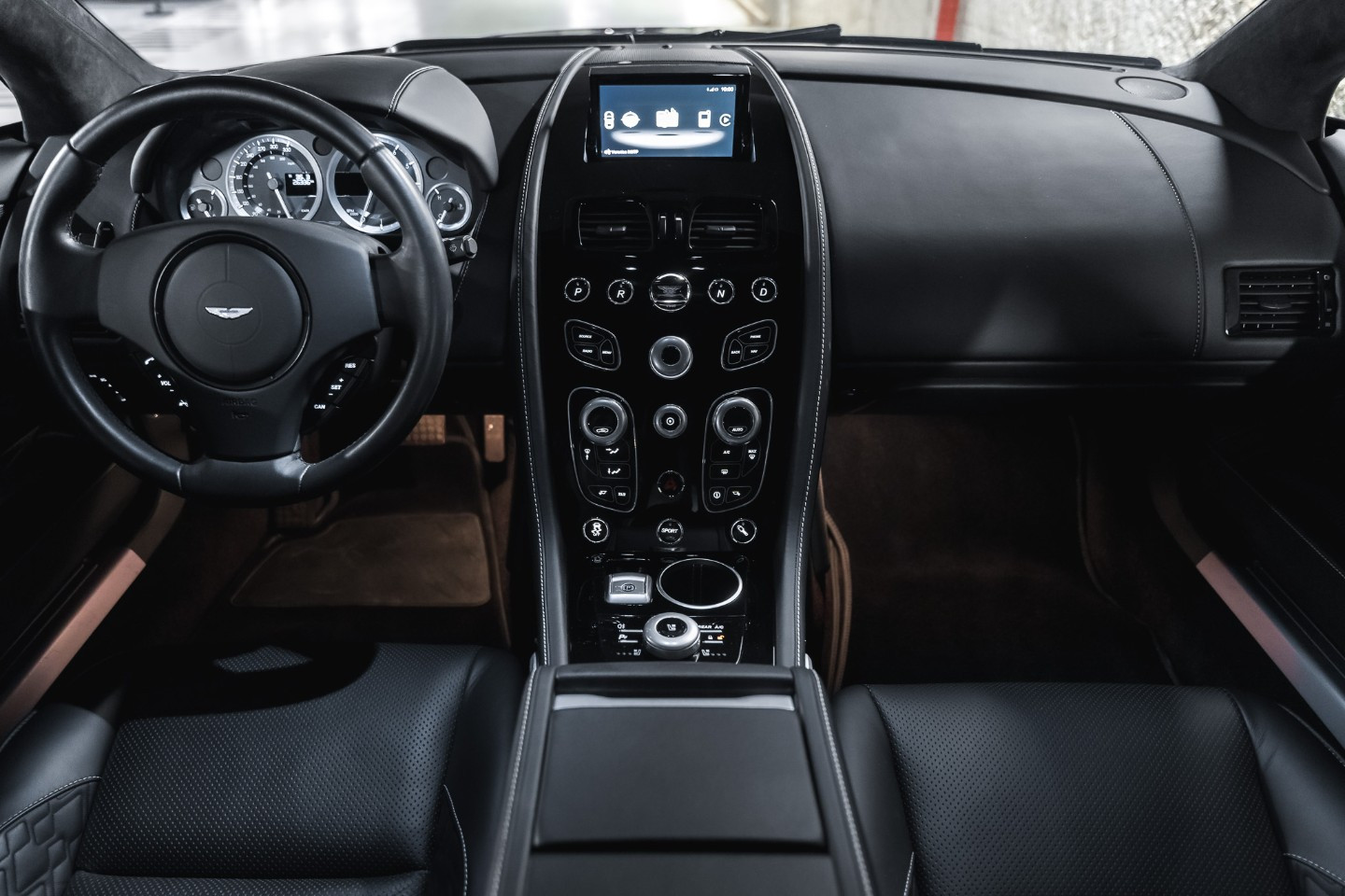 
                                                Voiture
                                                 Aston Martin Rapide S Shadow Edition V12 6.0 574