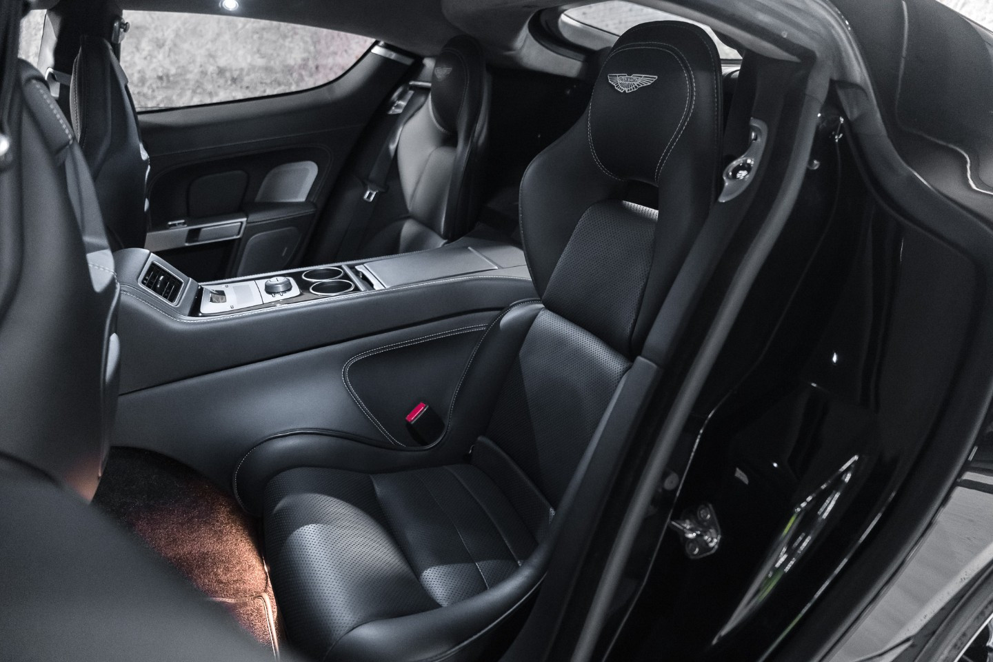 
                                                Voiture
                                                 Aston Martin Rapide S V12 6.0 560