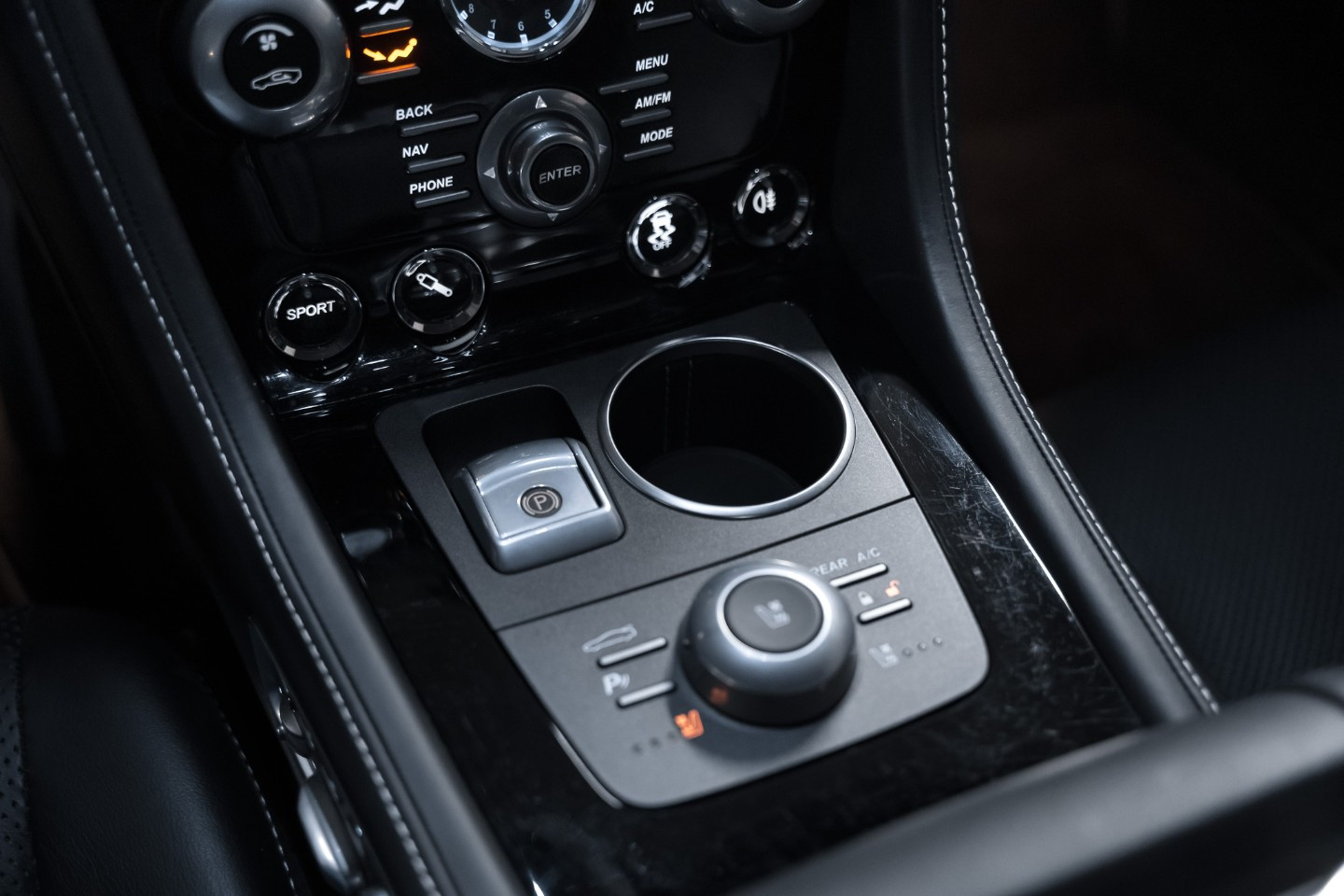 
                                                Voiture
                                                 Aston Martin Rapide S V12 6.0 560